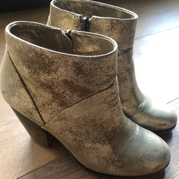 Vince Camuto gold shimmer metallic leather boots - Picture 2 of 4